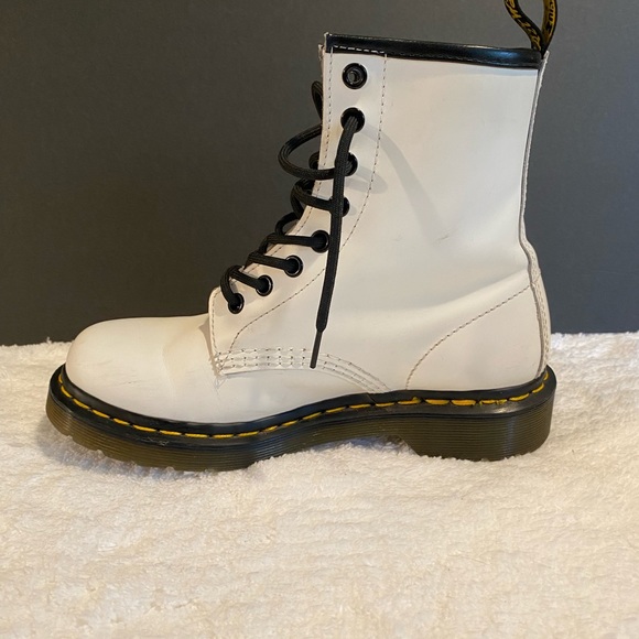 NWOT Doc Marten 1460 Women’s Smooth Leather Lace Up Boots Size 6 - Picture 14 of 16